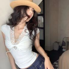 批发春夏纯欲蕾丝拼接v领扭结短袖t恤女<b class='q'>设计</b>感甜辣妹修身小衫绝美上衣