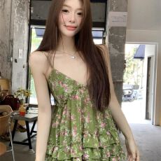 批发巧克少女绿色碎花吊带背心女装夏季<b class='q'>设计</b>感荷叶边宽松显瘦小众上衣