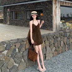 批发花苞<b class='q'>挂</b><b class='q'>脖</b>系带度假风墨绿露背弹力纱裙<b class='q'>连衣裙</b>