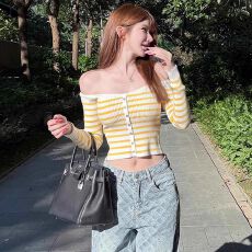 批发名媛黄白条纹一字肩单排扣长袖<b class='q'>针织衫</b>女法式性感风御姐短款上衣潮