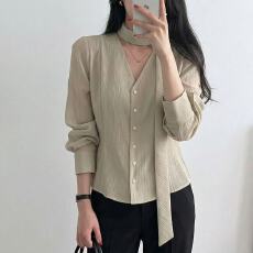 批发韩国ins早春法式小众气质飘带V领单排扣泡泡袖衬衫女洋气打底上衣