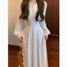 批发法式<b class='q'>白色</b>连衣裙女秋夏新款气质收腰显瘦长袖压褶a字长款度假裙子