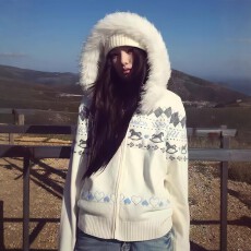 批发费尔岛白色毛领连帽毛衣外套女秋冬2025新款慵懒风宽松开衫针织衫