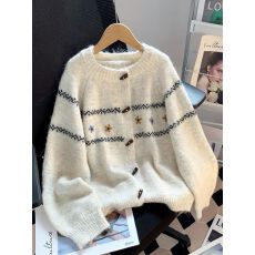 批发民族风毛衣外套女秋季新款复古软糯针织开衫设计感小众牛角扣上衣