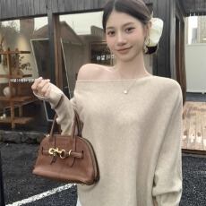 批发韩系慵懒风蝙蝠袖<b class='q'>长袖</b>针织衫女秋冬季不规则软糯毛衣宽松斜肩上衣