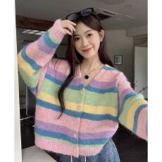 批发彩虹条纹<b class='q'>韩版</b>多巴胺毛衣<b class='q'>外套</b>女装秋冬宽松针织开衫设计上衣外穿