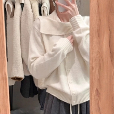 批发灰色设计感翻领针织衫上衣女早秋绝美巨好看的<b class='q'>不规则</b>短款毛衣<b class='q'>开衫</b>