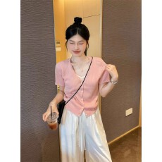 批发<b class='q'>韩版</b>减龄蓝色V领小众假两件冰丝针织衫绝美短款上衣女夏季