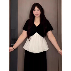 批发法式高级感花苞上衣大码<b class='q'>夏</b>季新款设计感撞色V领遮肉显瘦短袖衬衫