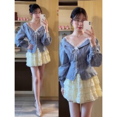 批发大码超好看独特漂亮V领格纹收腰衬衫今年流行的爆款上衣2025秋季