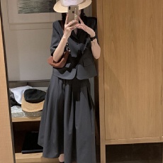 批发高级感炸街短袖小香风西装套装女夏显瘦<b class='q'>时尚</b>气质百褶半身裙两件套
