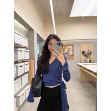 批发包芯纱蓝色高级气质短款上衣女夏季轻薄长袖针织衫薄款<b class='q'>上装</b>打底衫