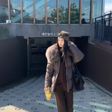 批发新款气质优雅收腰毛领保暖<b class='q'>羽绒服</b>外套！杏 绿 卡 黑4色