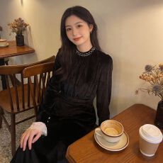 批发原版法式黑色丝绒<b class='q'>连衣裙</b>女春秋新款复古赫本风开叉蕾丝拼接长裙潮