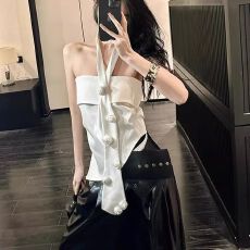 批发高级感轻奢独特无袖白色挂脖背心抹胸气质显瘦上衣2026夏时尚新款