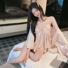 批发黛琳芬冰雪丝女士睡衣丝绸性感带胸垫吊带短裤<b class='q'>睡袍</b>三件套家居服