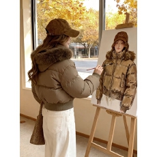 批发可退换(高品质手塞棉不跑棉加厚)连帽可拆毛领短款棉<b class='q'>服</b>外套女