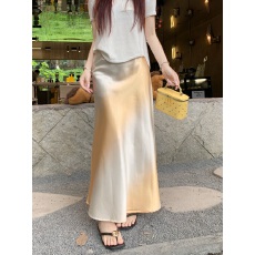 批发实拍 2026醋酸缎面~渐变扎染A字<b class='q'>半身裙</b> 垂坠感显瘦包臀裙子