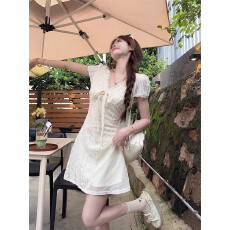 批发法式温柔风蕾丝拼接短袖<b class='q'>连衣裙</b>女夏季小众气质收腰显瘦A字裙短裙
