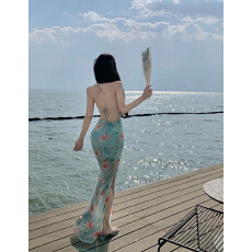 批发性感辣妹穿搭氛围感吊带碎花<b class='q'>连衣裙</b>女夏海边度假收腰露背
