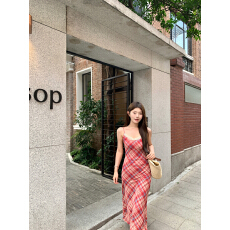 批发法式绝美蕾丝边格纹连衣裙女<b class='q'>夏季</b>设计感别致收腰a字包臀吊