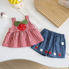 批发<b class='q'>女</b><b class='q'>童</b>夏装套装洋气小清新儿童衣服宝宝草莓吊带背心牛仔裤两件套夏