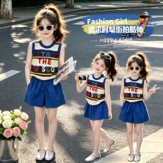 批发2026夏季新款<b class='q'>女</b><b class='q'>童</b>多巴胺套装美式复古彩色字母条纹背心+蓝色短裤