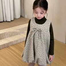 批发女童秋冬季复古森系连衣裙26新款儿童宝宝碎花背心花苞呢子裙套装