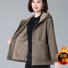 批发加绒加厚大码宽松连帽短外套女秋冬中老年妈妈装大口袋保暖风衣女