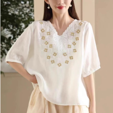 批发2026新款棉麻不透肉重工刺绣<b class='q'>衬衣</b>女气质花边V领中袖套头<b class='q'>衬衫</b>上衣