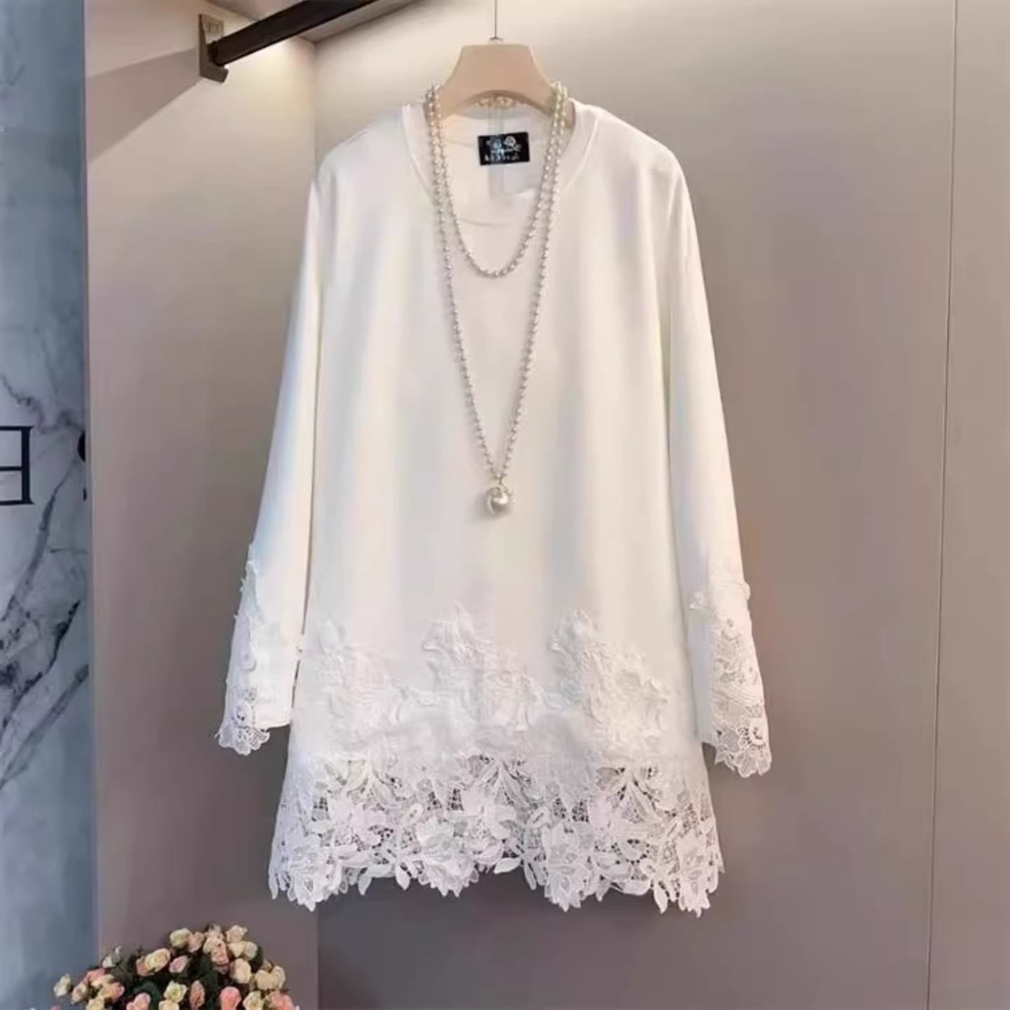 MY16962# 胖MM正肩大码韩版中长款蕾丝打底衫百搭白色简约拼接长袖上...