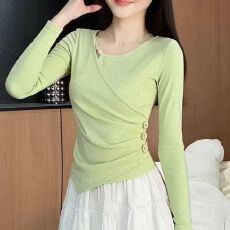 批发设计感收腰褶皱长袖上衣2026年<b class='q'>秋</b>装时尚减龄交叉修身打底衫短t恤
