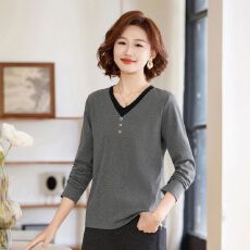 批发中年<b class='q'>妈妈</b>纯棉撞色假两件V领上衣秋季新款长袖纽扣百搭<b class='q'>T</b><b class='q'>恤</b>打底衫