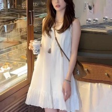 批发法式慵懒风气质吊带<b class='q'>连衣裙</b>女2025夏季新款设计感后背<b class='q'>镂空</b>短裙