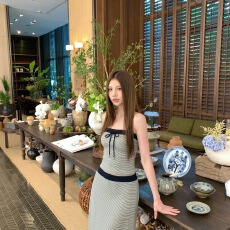 批发条纹抽绳抹胸<b class='q'>开衫</b>女秋季韩系轻奢穿搭套装直筒休闲<b class='q'>长款</b>半裙三件套