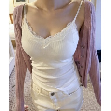 批发新款吊带背心带胸垫v领蕾丝花边美背复古洋气性感ins小众外穿上衣