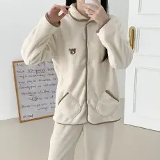 日系卡通小熊法兰绒睡衣女秋冬加厚加绒珊瑚绒学生长袖家居服套装