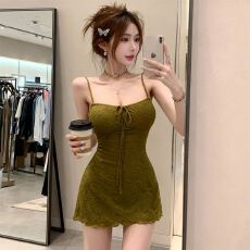 批发复古度假风绿色吊带<b class='q'>连衣裙</b>女2026夏季性感纯欲修身显瘦系带短裙子