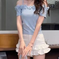 批发2026年法式立体<b class='q'>花朵</b>吊带露肩短袖<b class='q'>t</b><b class='q'>恤</b>女夏季高级感纯欲风收腰上衣