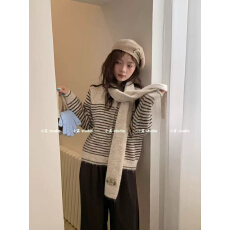 圣诞节氛围感红色条纹秋冬女保暖宽松套头休闲毛衣+围巾