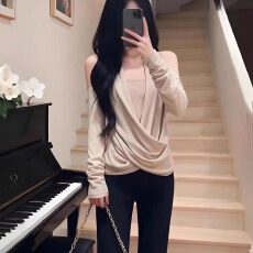 批发韩系ootd穿搭一整套搭配秋装挂脖露肩<b class='q'>上衣</b><b class='q'>牛仔</b>裤时尚超火两件套女