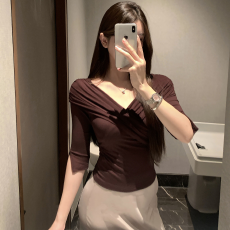 批发2026交叉V领扭结不规则中袖<b class='q'>T</b><b class='q'>恤</b>2026春季修身显瘦气质上衣