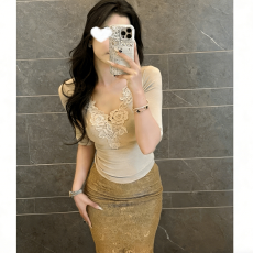 批发夏季新款法式温柔纯欲风镂空<b class='q'>V领</b>蕾丝设计感修身显瘦中袖T恤上衣女