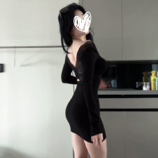 批发纯欲黑色蕾丝v领连衣裙子女2026新款春季辣妹<b class='q'>修身</b>显瘦内搭包臀裙