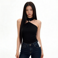 批发2026夏季新款黑色挂脖无袖<b class='q'>背心女</b>夏季性感修身辣妹金属扣上衣