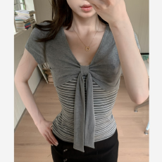 批发甜辣风纯欲设计感拼接条纹假两件短袖T恤女夏款<b class='q'>修身</b>显瘦百搭上衣