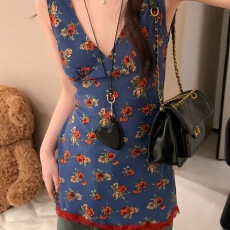 批发法式蓝色碎花V领背心<b class='q'>连衣裙</b>女2026夏季新款<b class='q'>复古</b>气质收腰叠穿短裙