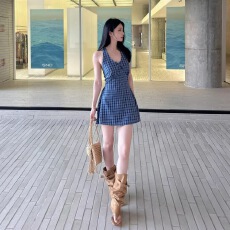 批发韩系蓝色格子挂脖<b class='q'>连衣裙</b>女夏季无袖收腰蝴蝶结a字裙子甜辣妹短裙