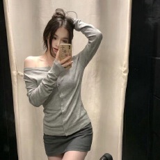 批发260克人棉纯欲风性感套头一字领纽扣长袖露肩<b class='q'>T</b><b class='q'>恤</b>女秋显瘦百搭上衣