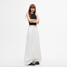 批发001款白色高腰<b class='q'>牛仔裤</b>宽松直筒简约百搭显瘦阔腿裤女